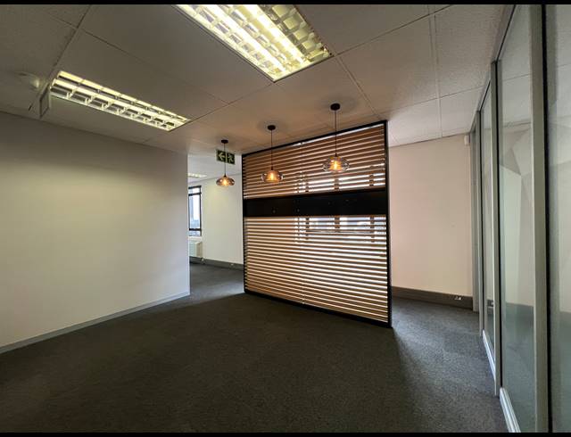 136M² OFFICE TO LET IN HYDE PARK